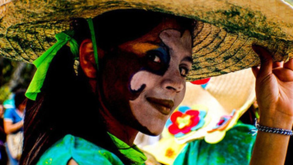 В Колумбии проходит карнавал расового единства. Фоторепортаж