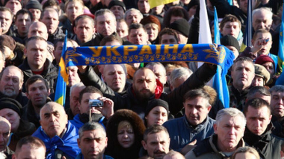 На Евромайдне собралось много людей