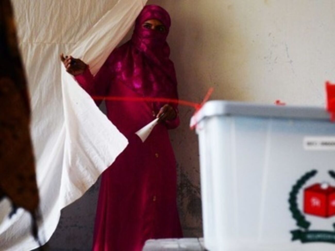 Выборы проходят на фоне беспорядков