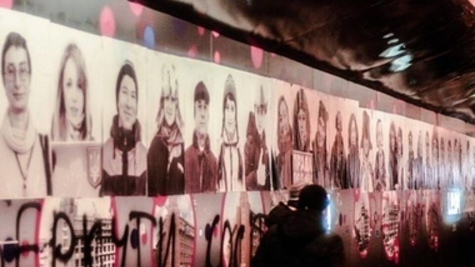 На заборах Львова появились портреты участников Евромайдана. Фоторепортаж