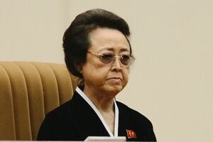 Ким Ген Хи является младшей сестрой Ким Чен Ира