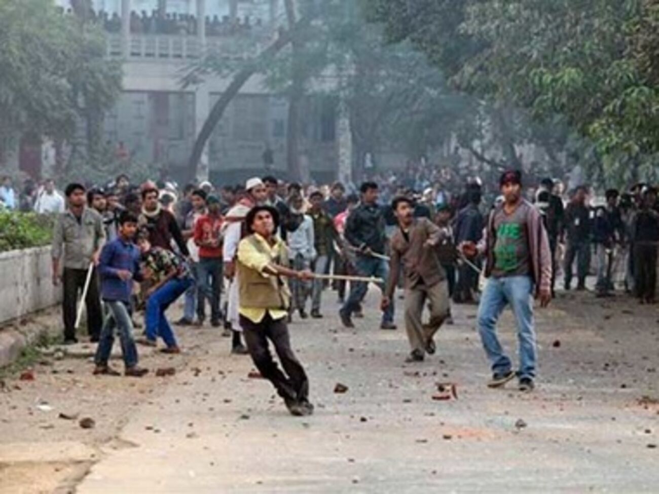 Выборы в Бангладеш сопровождает насилие