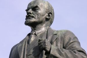 Памятник был установлен полувека назад