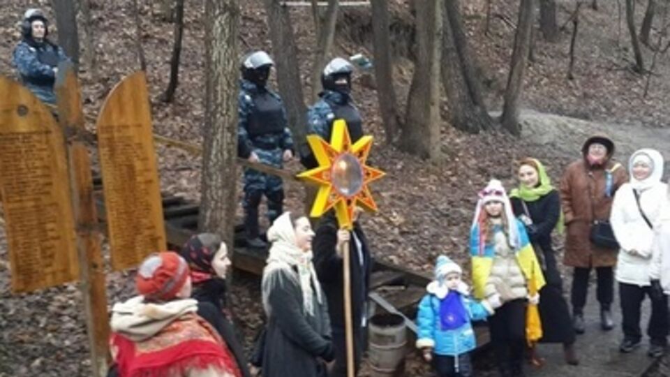 Праздничный вертеп возле "Межигорья"