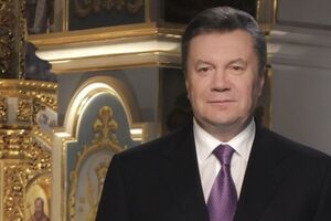 Янукович рядом с иконостасом