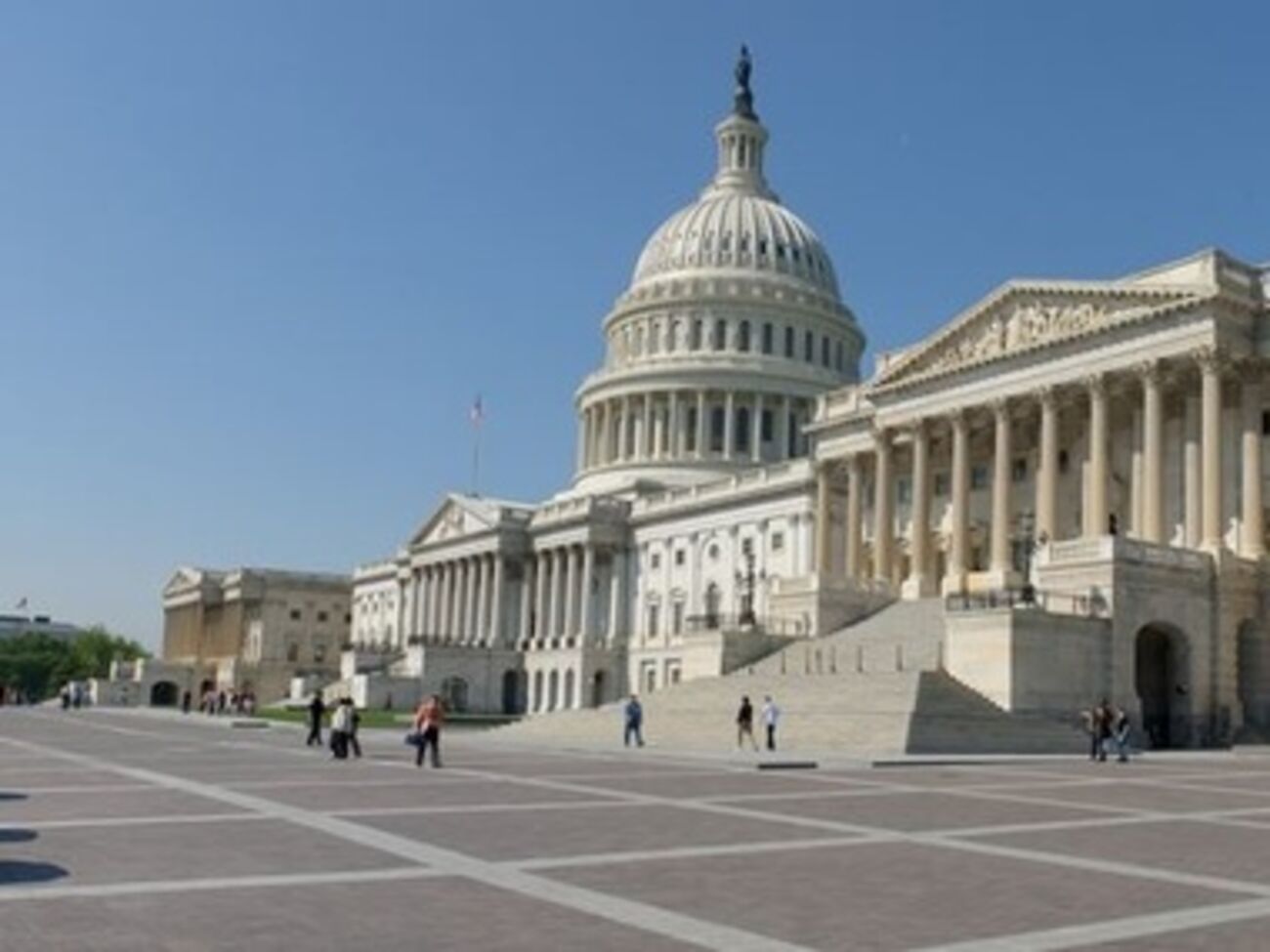 Сенат США призвал наказать виновных в разгоне мирных демонстрантов