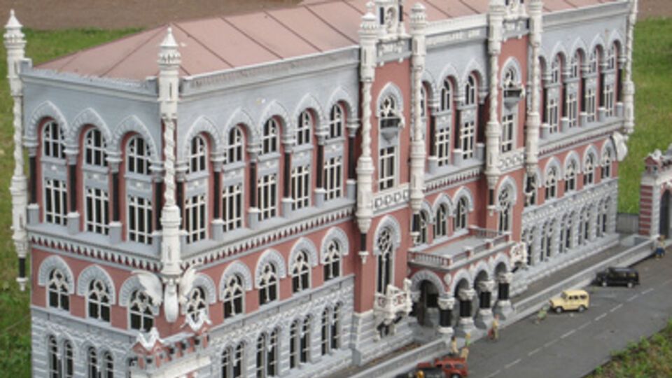 В гараже Нацбанка сегодня 162 автомобиля