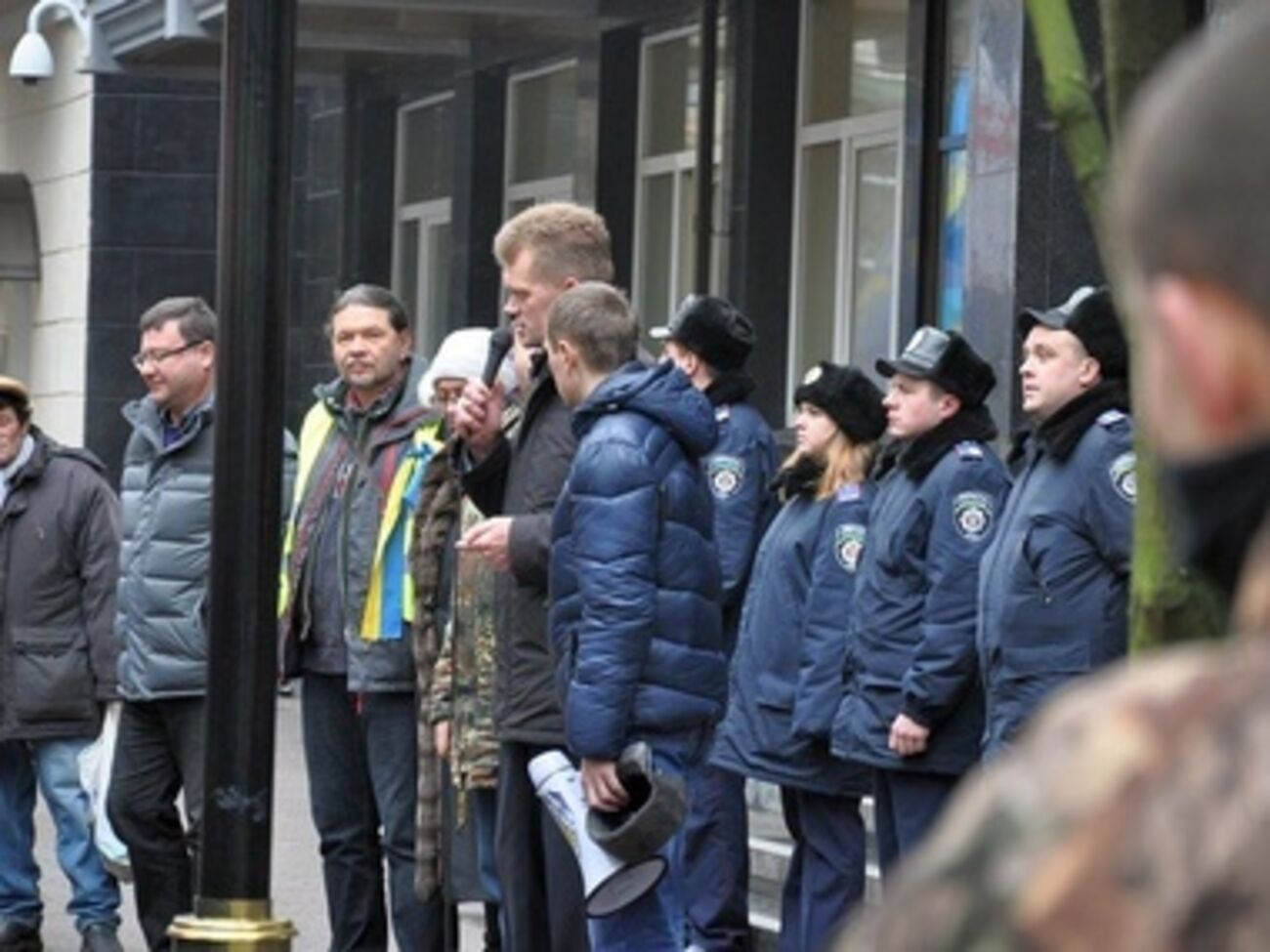 Народные депутаты под стенами ГПУ