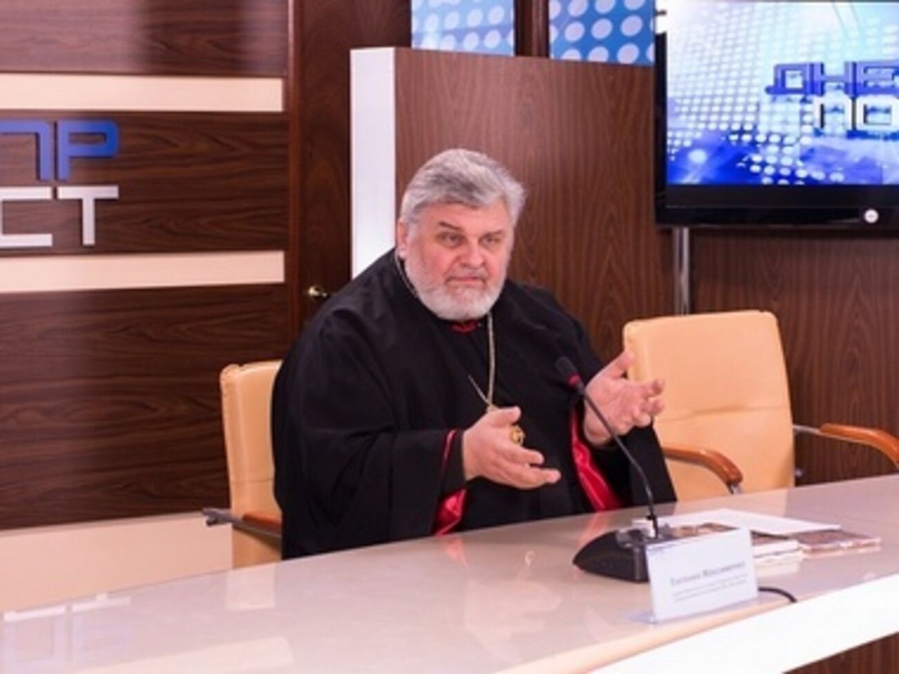 Использована музыка гимна УССР