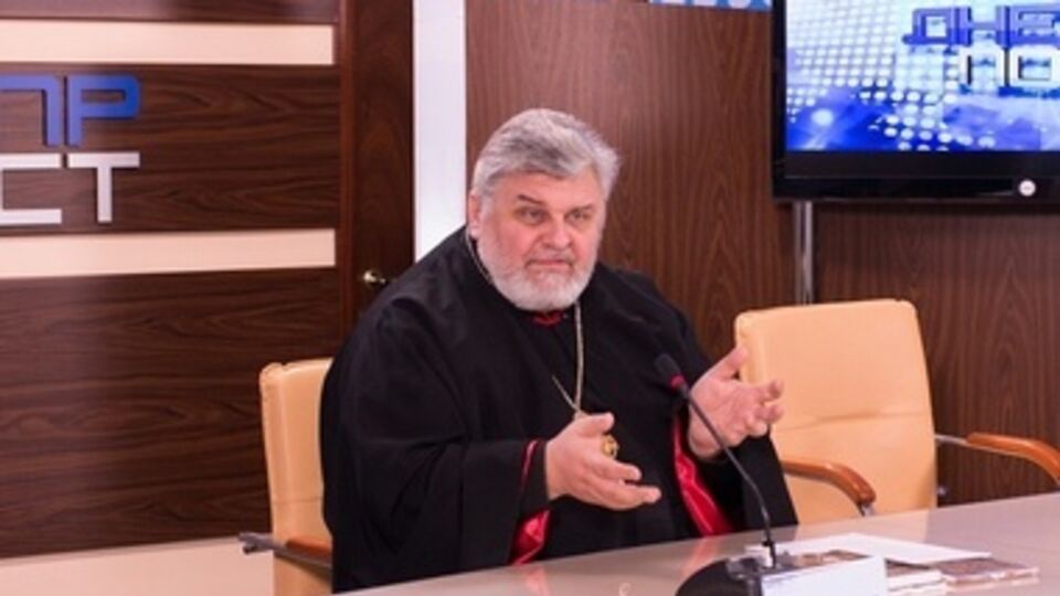 Использована музыка гимна УССР