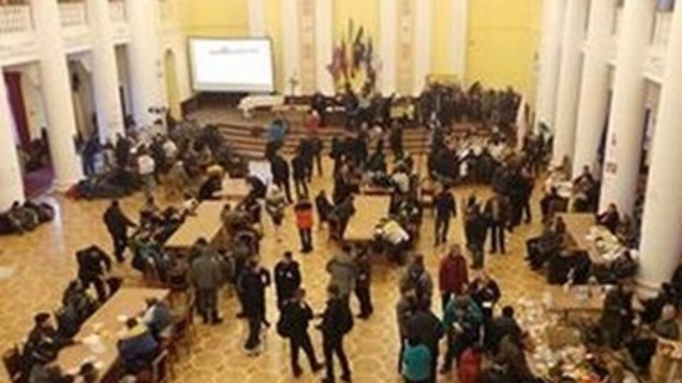 Протестующие заняли колонный зал