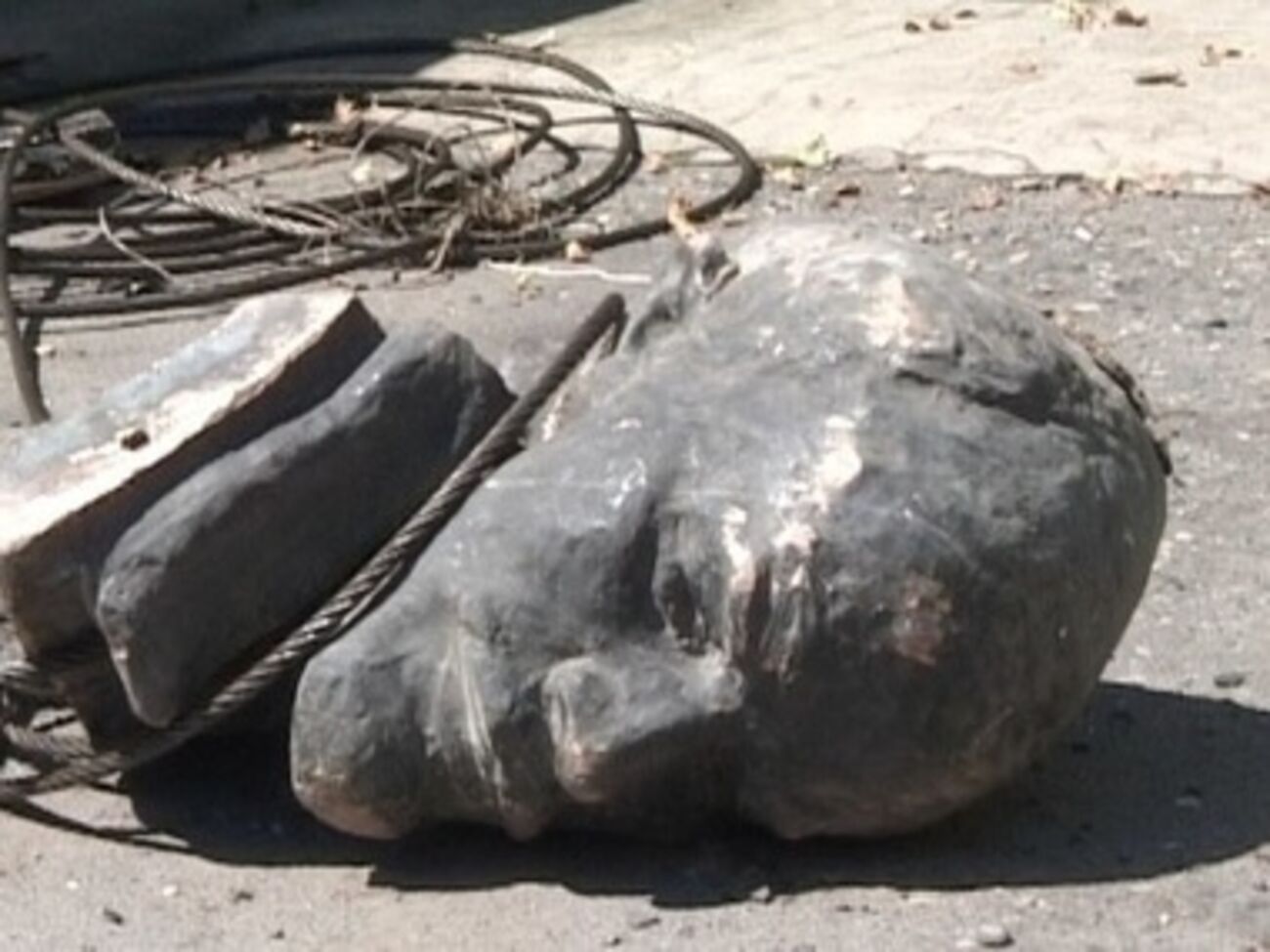 На Виннитчине разрушили памятник Лениу