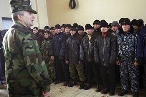 Чеченцев перестали призывать в армию в конце 1994 года, когда Кремль послал в Чечню войска для борьбы с сепаратизмом