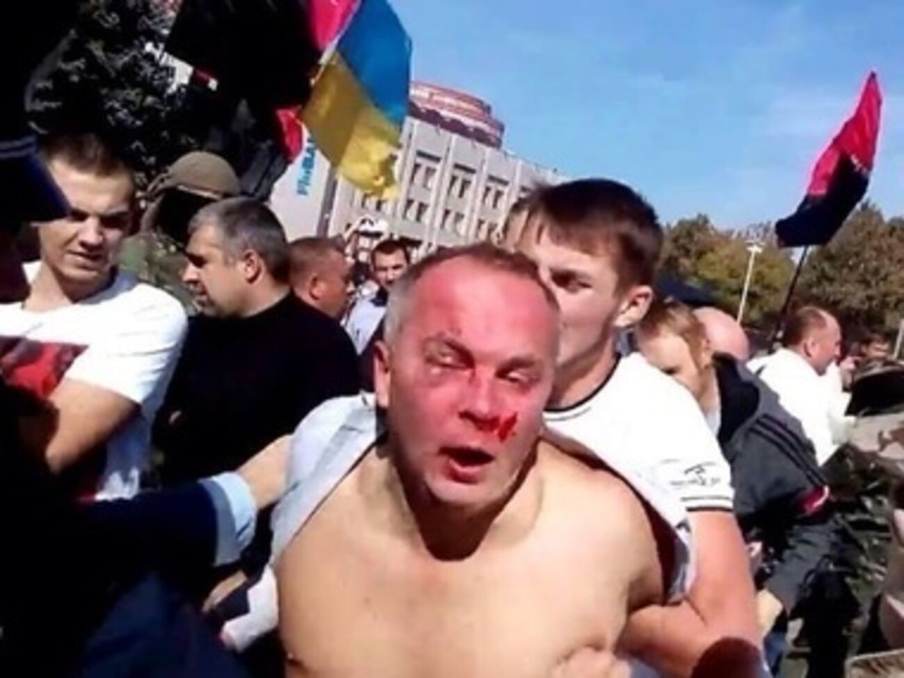 Депутатам стоит заранее предупреждать о своем маршруте милицию