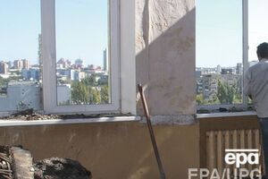 В школе взрывной волной повреждены окна и двери