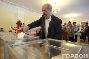 "За что проголосуют 30% избирателей, которые еще не определились? За жизнь по-новому или былую стабильность? Или все-таки предпочтут остаться дома в день голосования?"