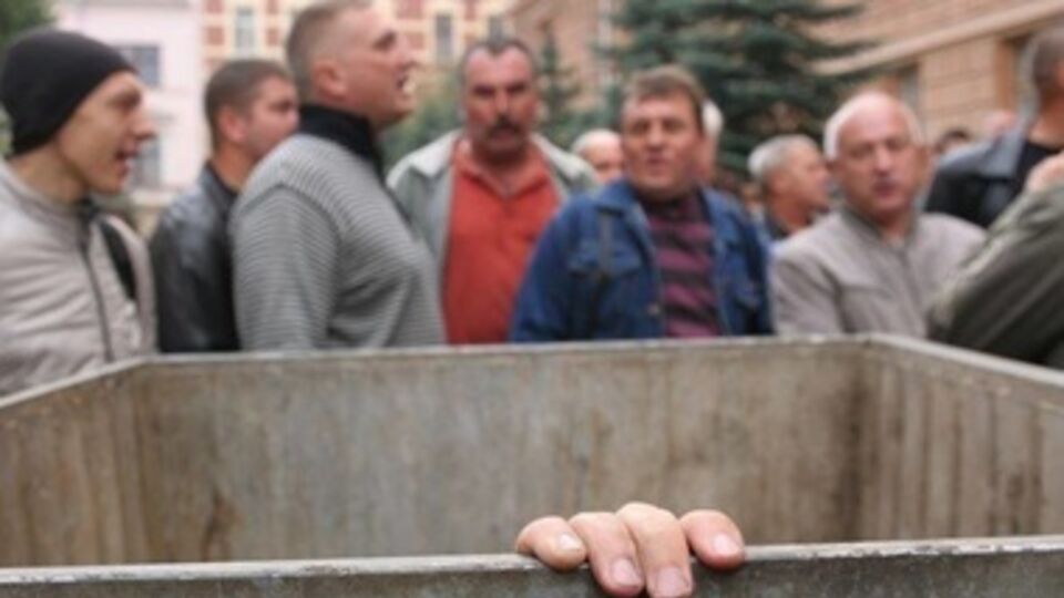 "Давайте ответим честно: весь этот парад мусорных контейнеров приближает нас к Барселоне с Марселем? Или к Бишкеку с Душанбе?"