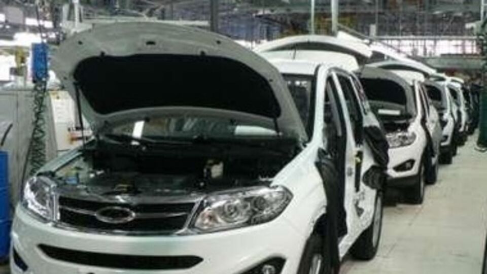 С конвейера уже сошли первые автомобили