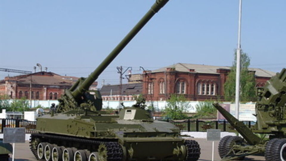 "Гиацинт" способен бить на расстояние 30 км, обладает калибром 152 мм