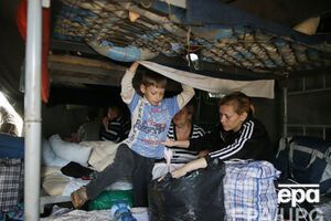 Переселенцам в первую очередь помогают простые люди