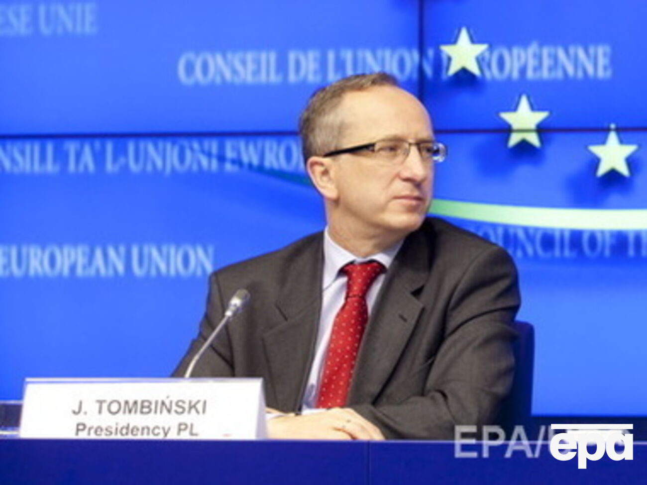 Томбинский осудил "мусорную люстрацию"