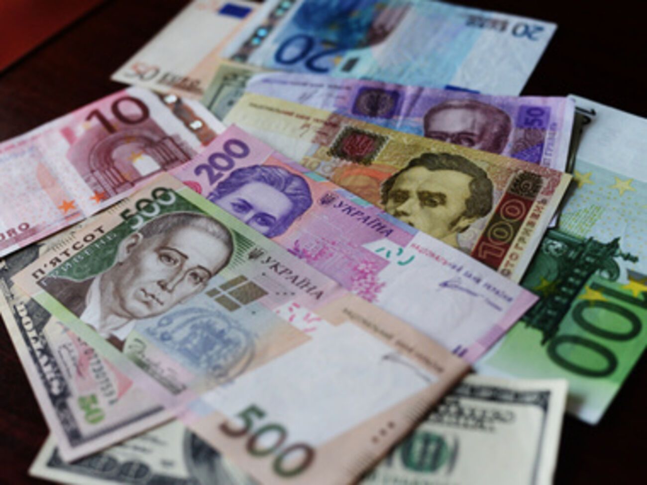 Основной особенностью дня является продажа Нацбанком валюты НАК "Нафтогаз"