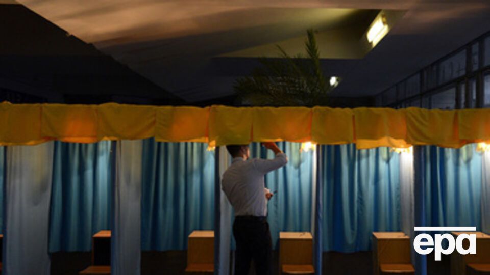 По данным GfK, в Раду проходит пять партий