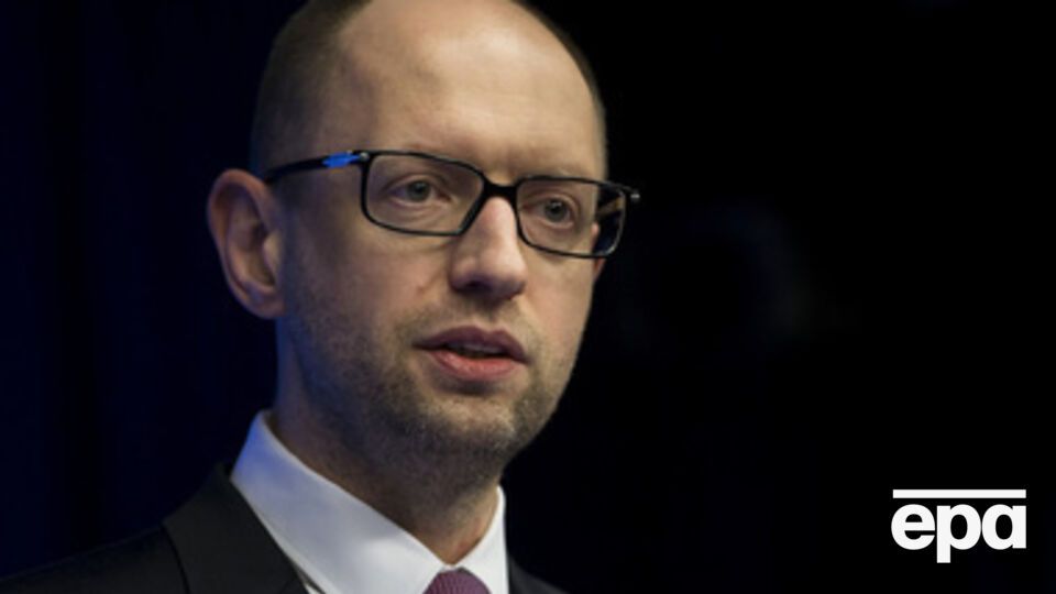 Яценюк заявил, что чиновники увольняются из-за люстрационного закона