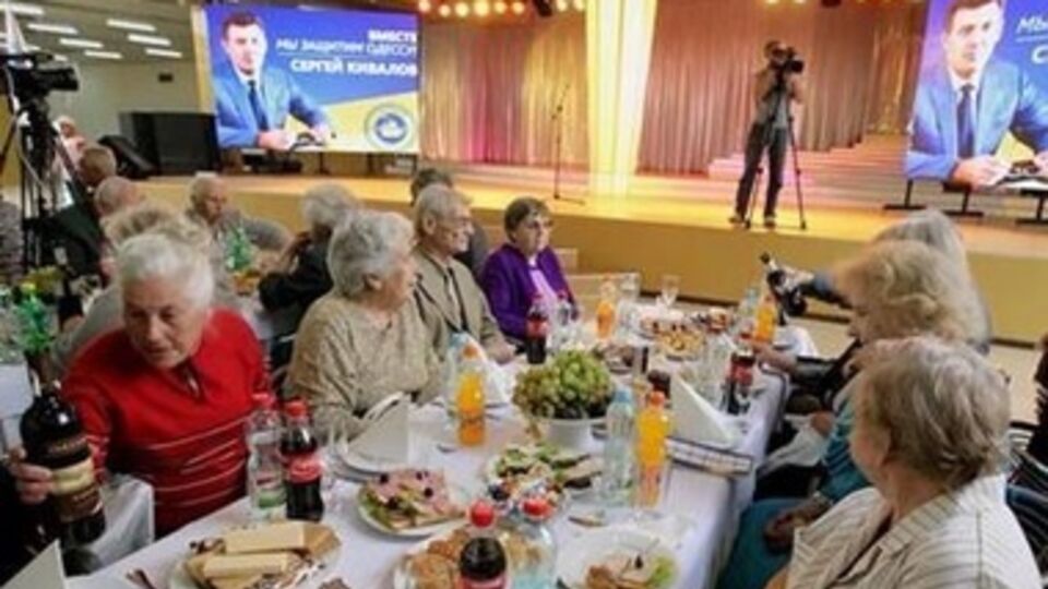 Для надежности избирателей еще и подпаивают