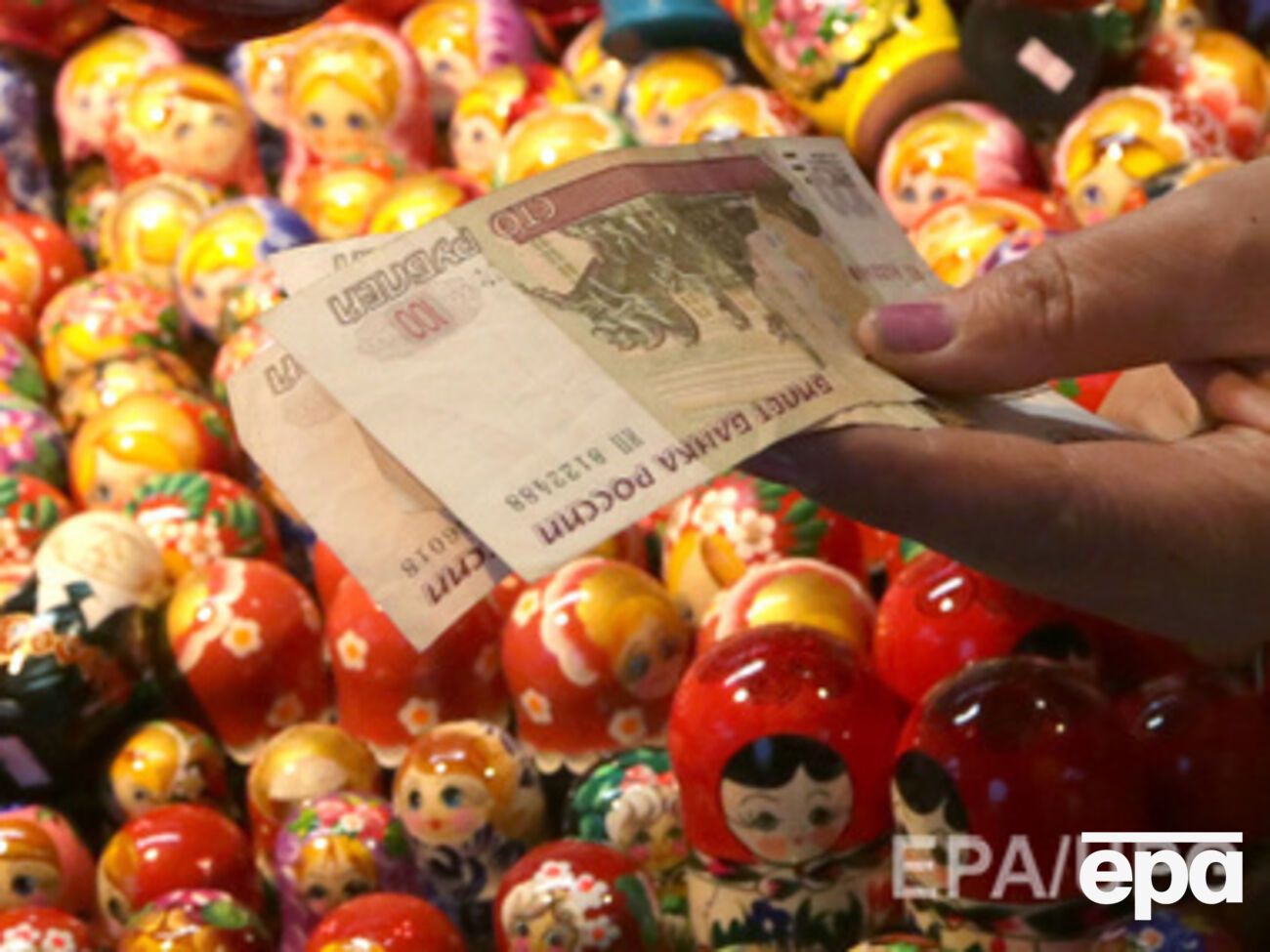 Москва не найдет способов решить проблемы международной изоляции, зато запустит новую волну "патриотизма" внутри страны