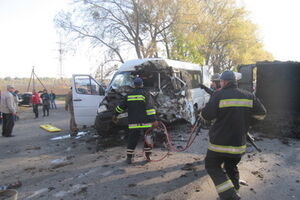 На место аварии прибыла оперативная группа спасателей