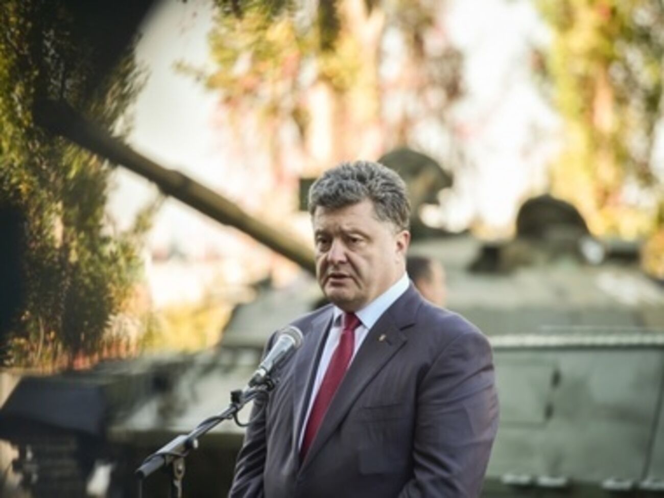 Порошенко поблагодарил коллектив завода за работу над укреплением обороноспособности Украины