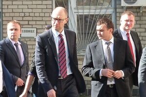 Арсений Яценюк: Правительство поможет всем областям