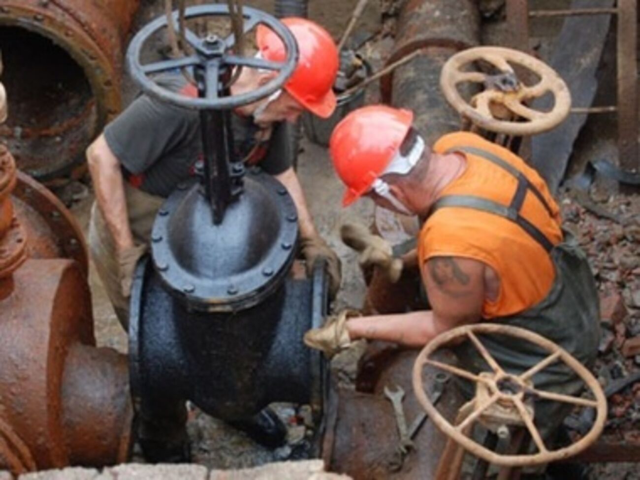 Из-за постоянных обстрелов коммунальщики ранее не могли приступить к ремонту