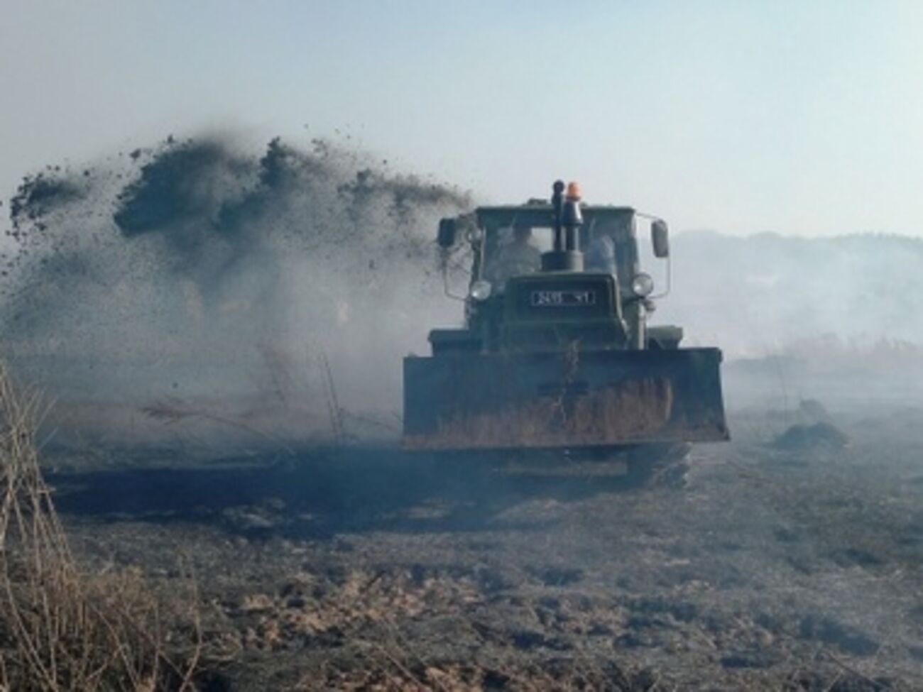 Пожары тушат 53 спасателя