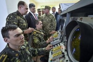 Порошенко пообещал господдержку модернизации Военно-воздушных сил
