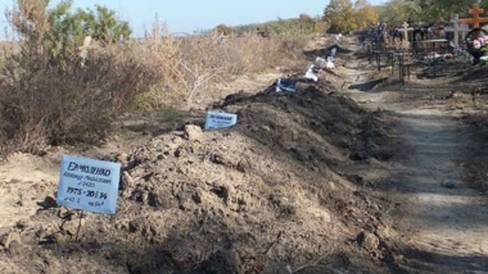 Ростовчанин обратил внимание на подозрительные могилы на кладбище