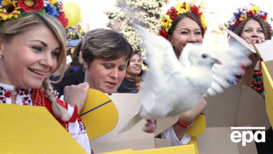В этом году Всемирный день почты праздновали в национальных нарядах