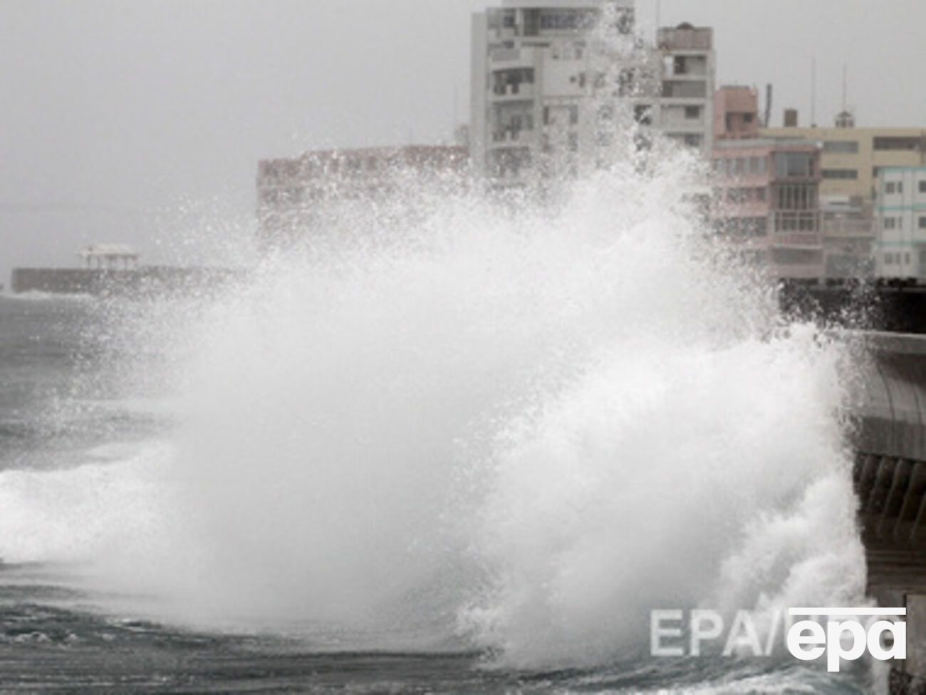 Тайфун обрушился на Окинаву