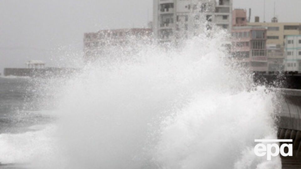 Тайфун обрушился на Окинаву