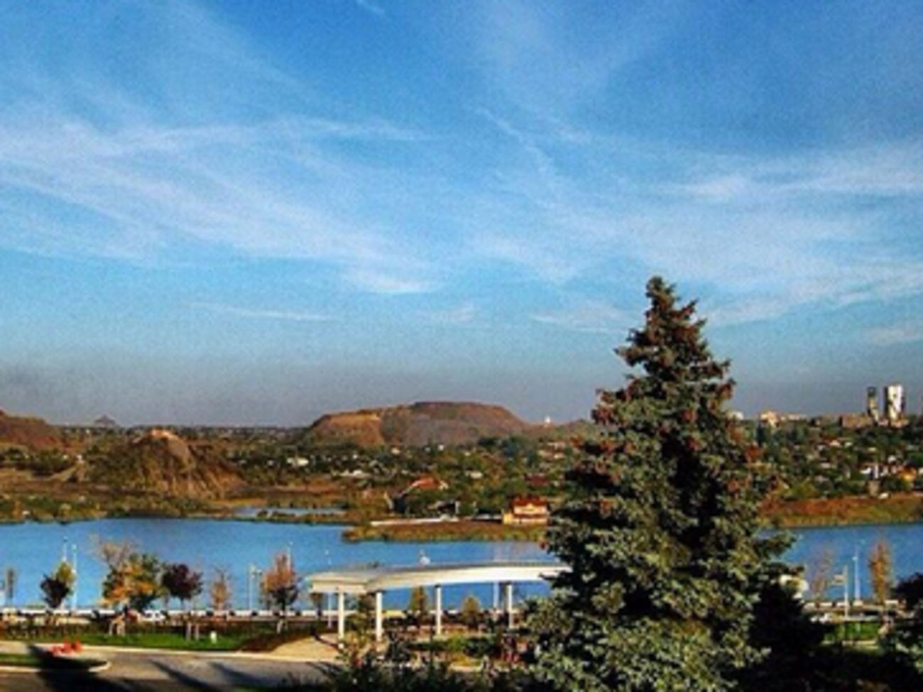 Утром в городе были слышны взрывы, днем стрельба стихла