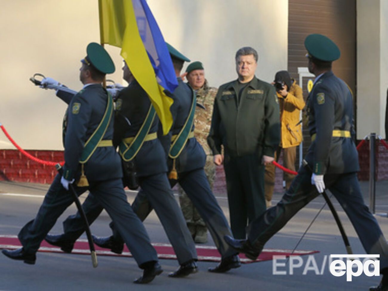 Петр Порошенко: Стратегия заключается в том, что мы победить можем только мирным путем