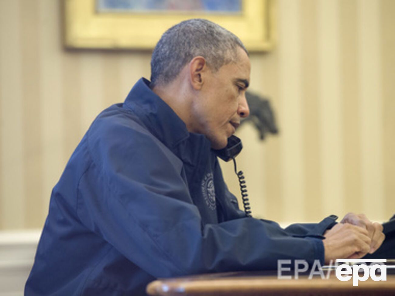 Обама поручил расследовать заболевание вирусом Эбола