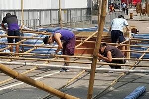 Студенты обещают не покидать центр города, пока их требования не выполнят