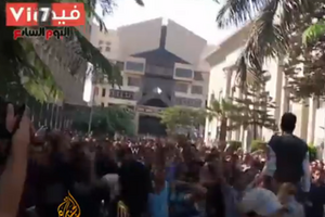 Студенты протестуют против ареста свергнутого президента Мухаммеда Мурси