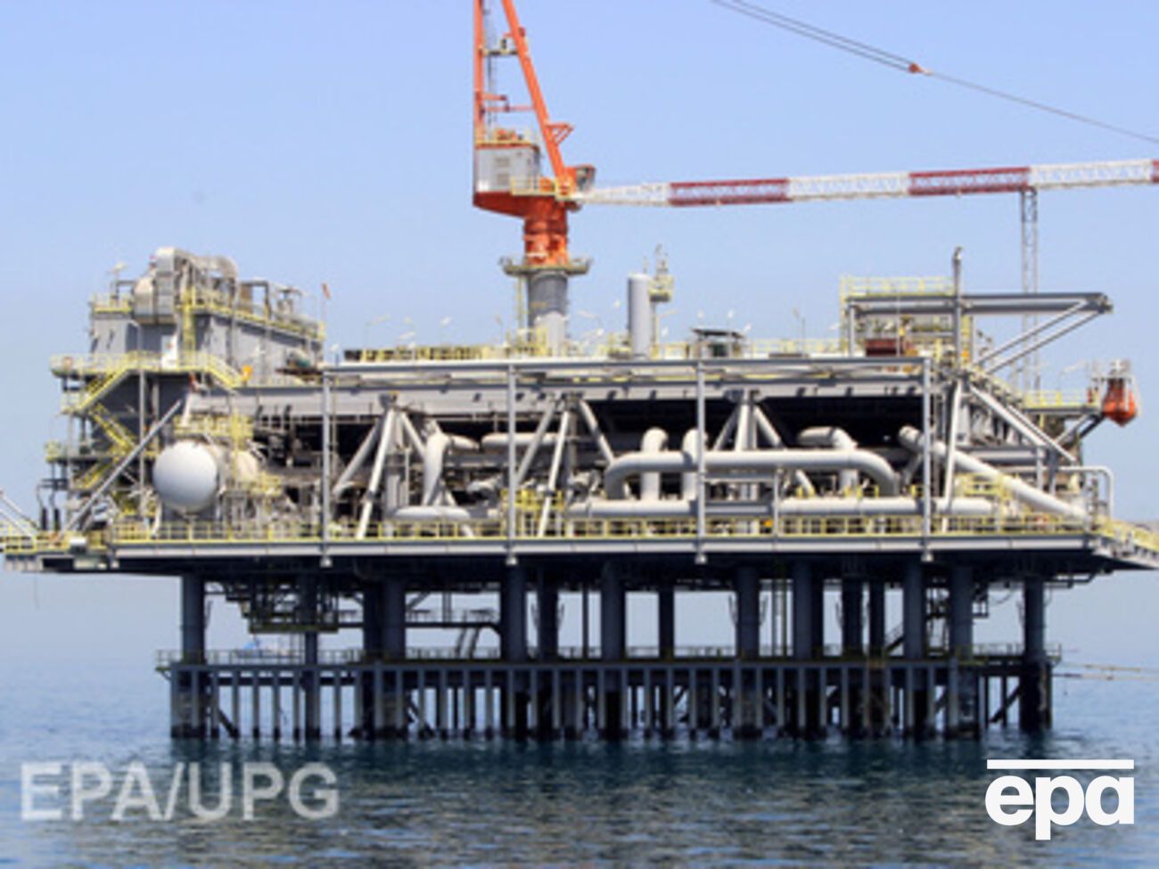 Цена на нефть продолжает стремительно падать