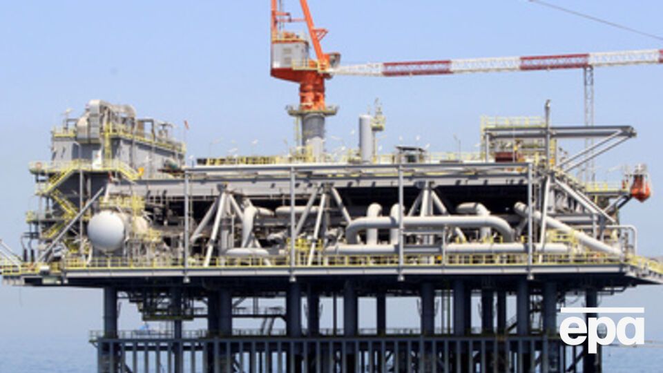 Цена на нефть продолжает стремительно падать