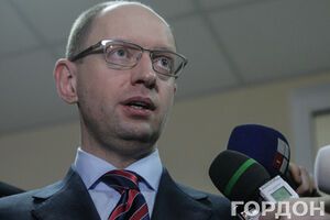 Яценюк проводит заседание Кабмина и судей