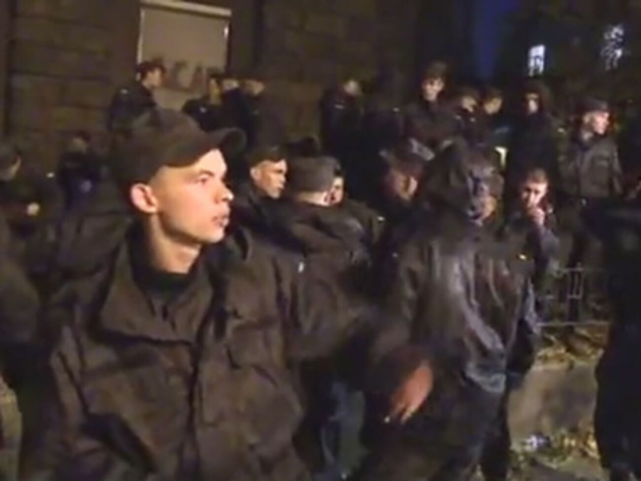 Гвардейцев пообещали не наказывать за пикет у Администрации президента