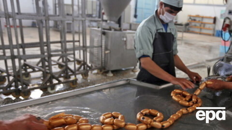 Вслед за мясом в Крыму дорожает колбаса